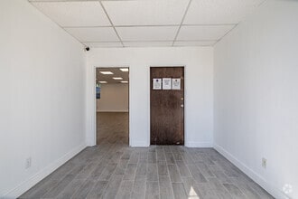 2075 Millburn Ave, Maplewood, NJ à louer Hall d’entrée- Image 2 de 7