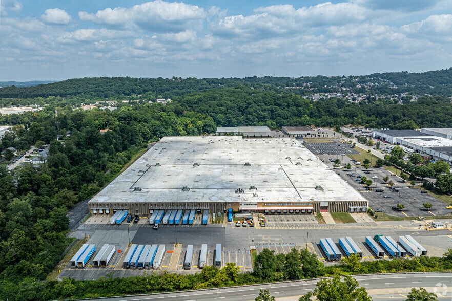 2250 Roswell Dr, Pittsburgh, PA for lease - Building Photo - Image 3 of 15