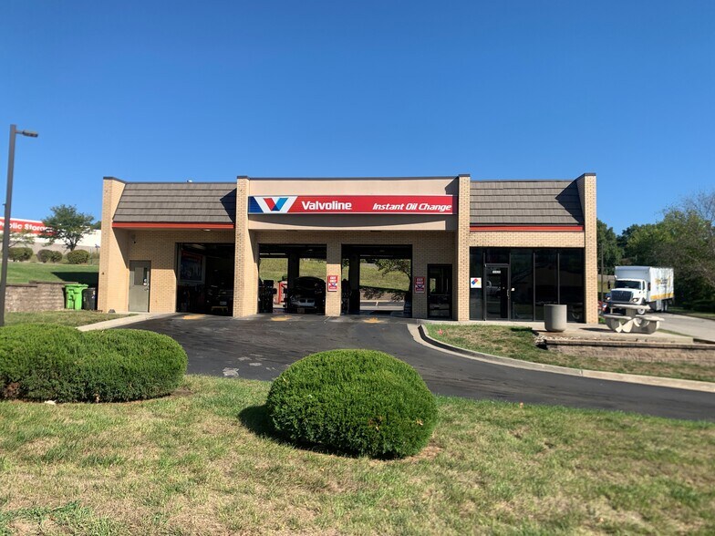 14450 E Us Highway 40, Kansas City, MO à vendre - Photo du bâtiment - Image 1 de 4