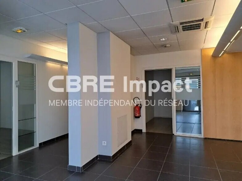 66 Avenue Du Drapeau, Dijon for lease - Interior Photo - Image 2 of 6