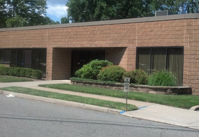 34 Woodland Rd, Roseland, NJ à louer - Photo du bâtiment - Image 2 de 6
