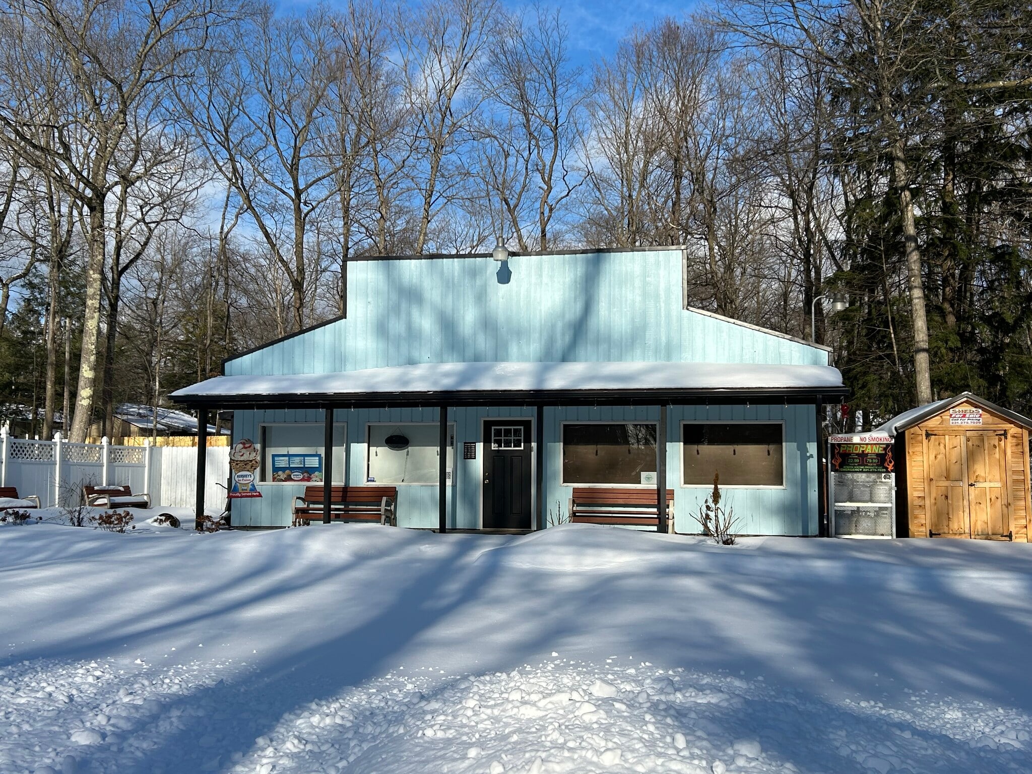 8294 Deadstream Rd, Honor, MI for sale Primary Photo- Image 1 of 8