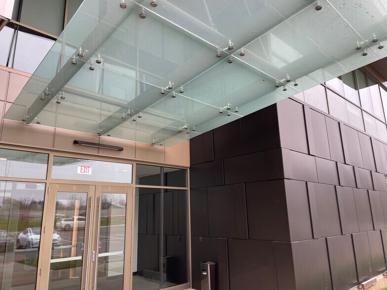 2550 Eastpoint Pky, Louisville, KY à louer - Photo du bâtiment - Image 3 de 7