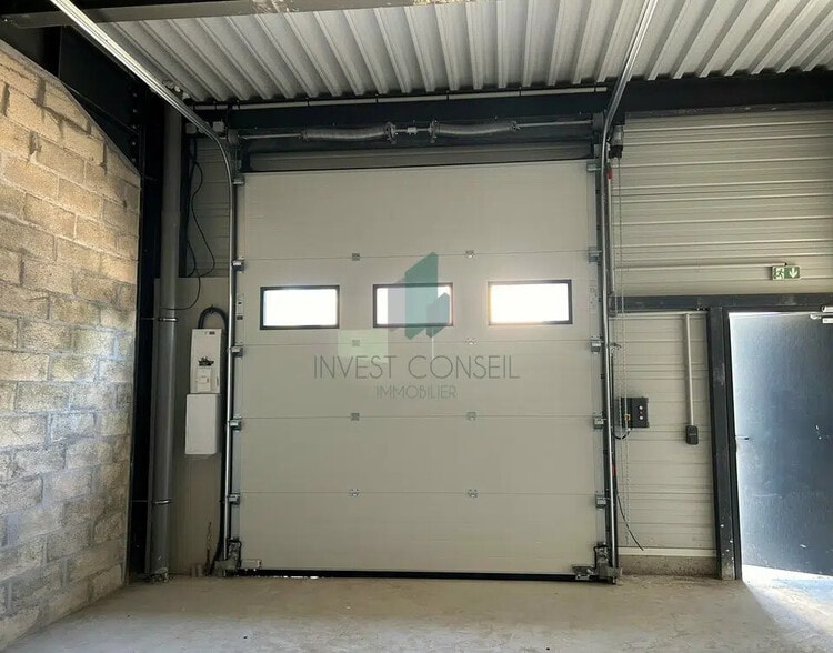 Flex in Épinay-sur-Seine for lease - Building Photo - Image 2 of 9