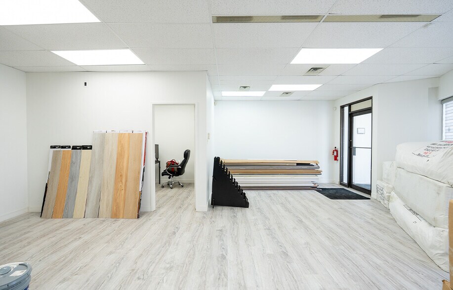 174 Wyatt Rd, Winnipeg, MB à louer - Photo du bâtiment - Image 3 de 9