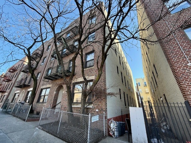 21-39 27th St, Astoria, NY à vendre - Photo du bâtiment - Image 3 de 6