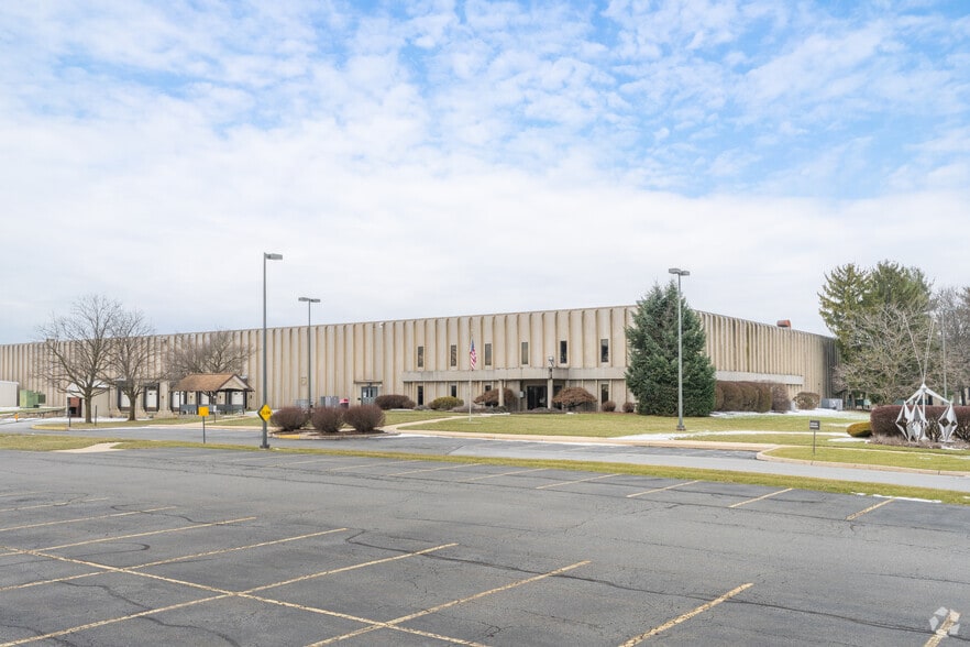 1062 MacArthur Rd, Reading, PA for lease - Building Photo - Image 3 of 14