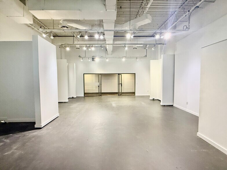 690 Miami Cir NE, Atlanta, GA à louer - Photo du bâtiment - Image 2 de 13