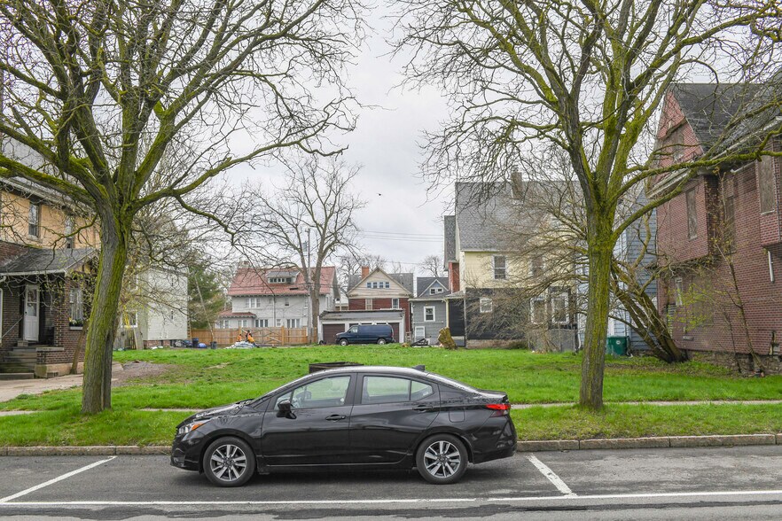 609 Rainbow Blvd, Niagara Falls, NY à vendre - Photo du bâtiment - Image 3 de 6