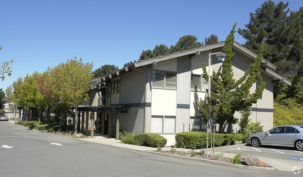1430 Tara Hills Dr, Pinole, CA à vendre - Photo du bâtiment - Image 3 de 6