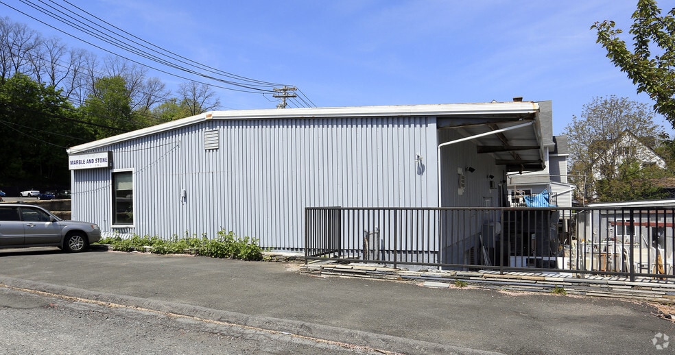 560 Tarrytown Rd, White Plains, NY à vendre - Photo du bâtiment - Image 3 de 52