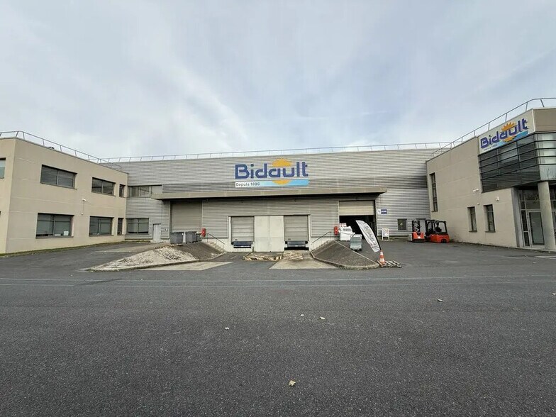 Flex in Gennevilliers for lease - Building Photo - Image 3 of 12