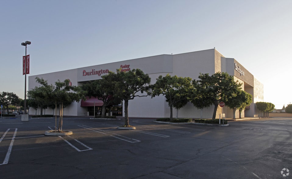 13092 Harbor Blvd, Garden Grove, CA à louer - Photo du bâtiment - Image 1 de 4