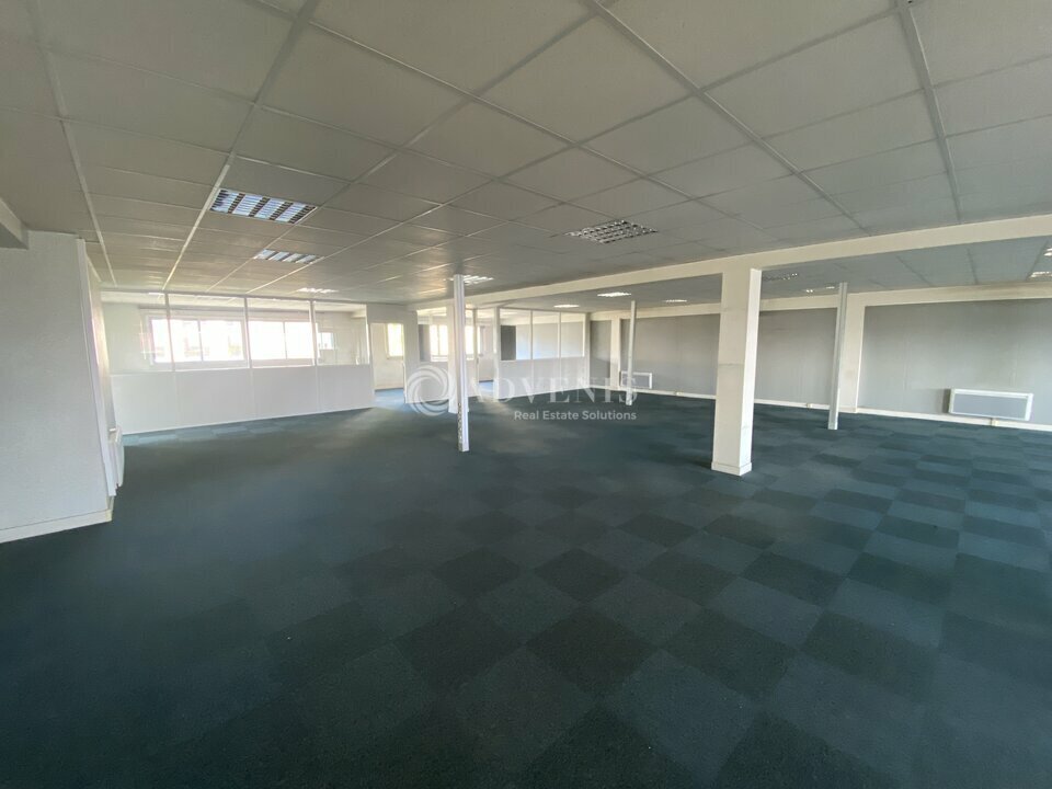 Office in Neuilly-Plaisance for lease Building Photo- Image 1 of 7