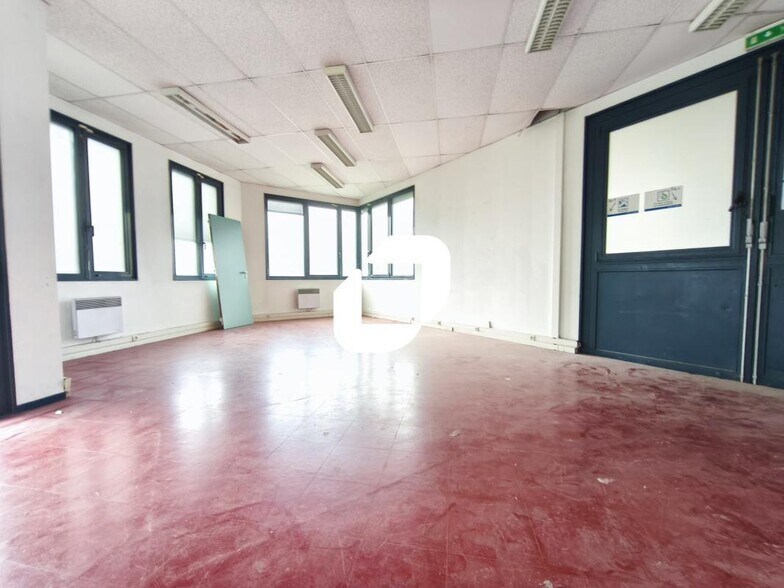 Flex dans Créteil à louer - Photo du bâtiment - Image 3 de 17
