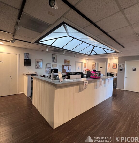 2819 E Broadway Blvd, Tucson, AZ à vendre - Photo du bâtiment - Image 3 de 7