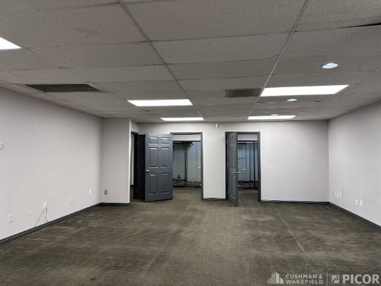 1955 W Grant Rd, Tucson, AZ à louer - Photo intérieure - Image 2 de 7