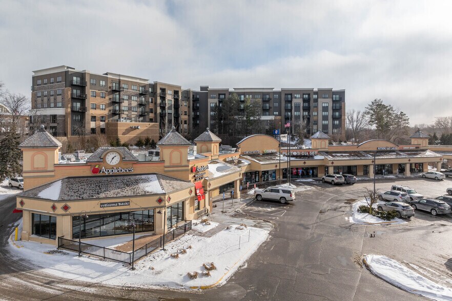 8421-8439 Joiner Way, Eden Prairie, MN à louer - Photo du bâtiment - Image 2 de 4