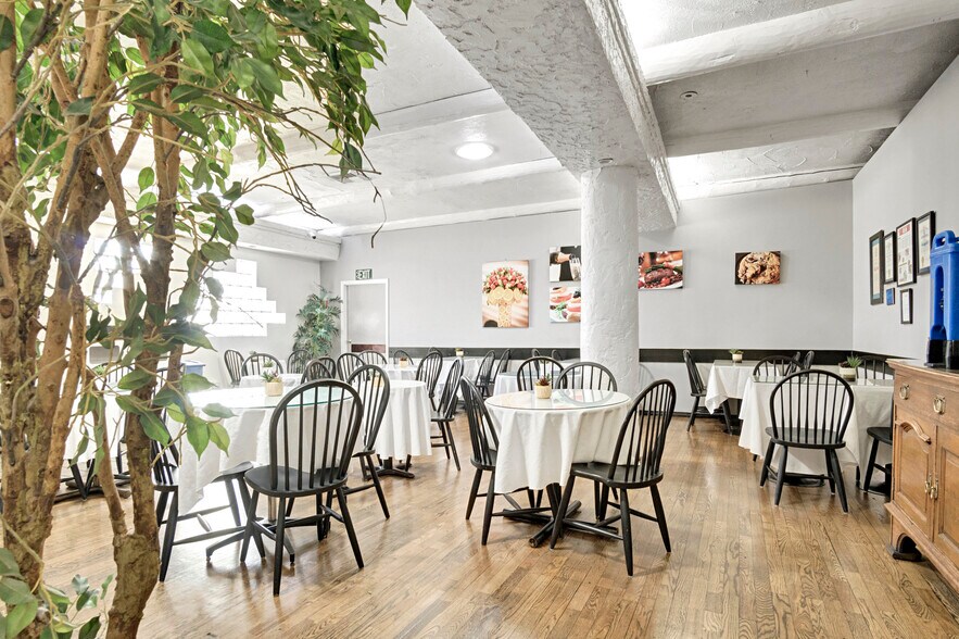 2214 Stoner Ave, Los Angeles, CA à vendre - Photo du bâtiment - Image 3 de 22