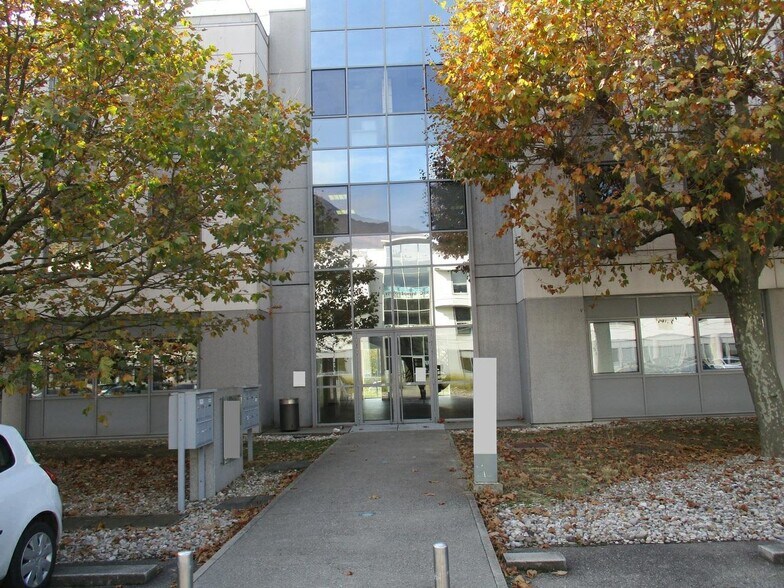 Bureau dans Grenoble à louer - Photo du bâtiment - Image 3 de 3