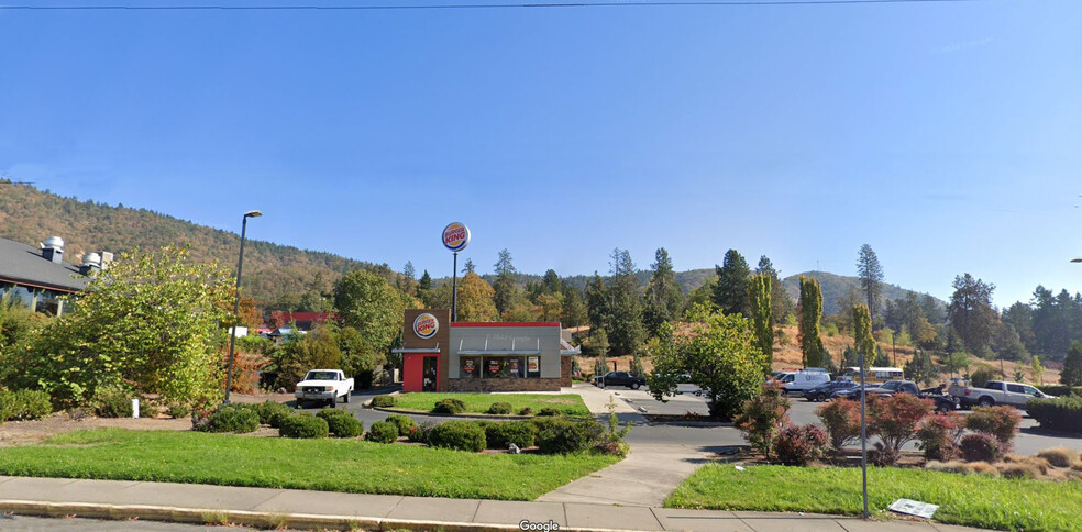 1835 NE 7th St, Grants Pass, OR à louer - Photo du bâtiment - Image 1 de 6