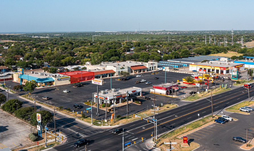 8300-8400 Marbach Rd, San Antonio, TX à louer Photo du b timent- Image 1 de 10