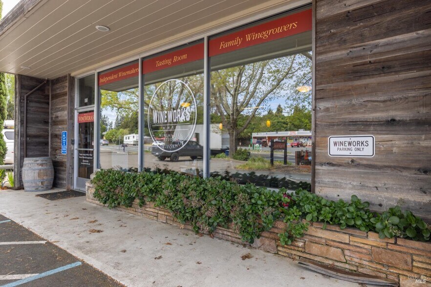 870 Gravenstein Hwy, Sebastopol, CA à vendre - Photo du bâtiment - Image 2 de 16