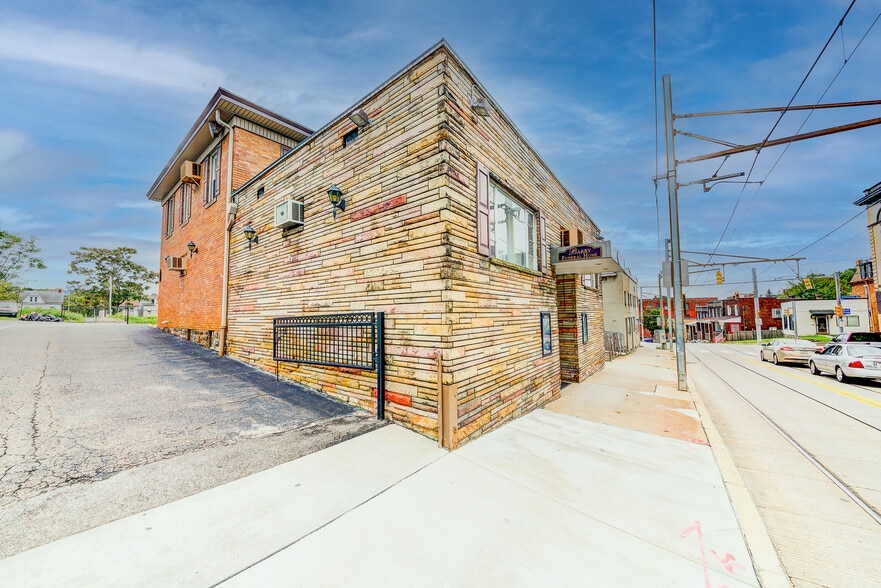 608 E Warrington Ave, Pittsburgh, PA à louer - Photo du bâtiment - Image 3 de 20