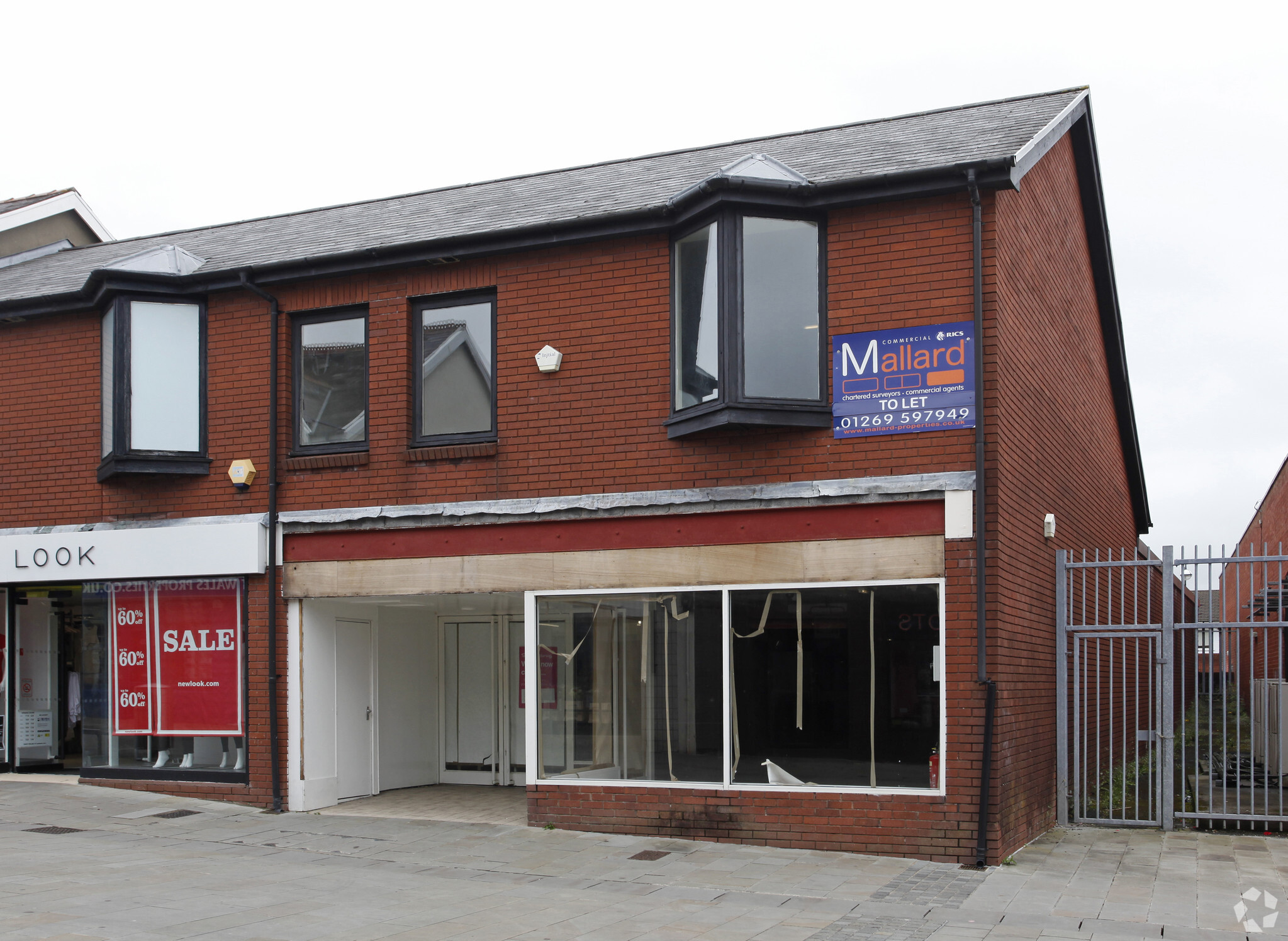 26-26A Quay St, Ammanford for sale Primary Photo- Image 1 of 1