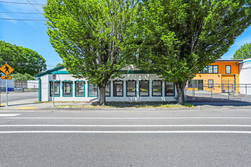 1625 SE Lafayette St, Portland, OR à louer - Photo du bâtiment - Image 3 de 10