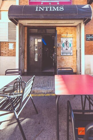 Plus de détails pour Multi-résidentiel à vendre