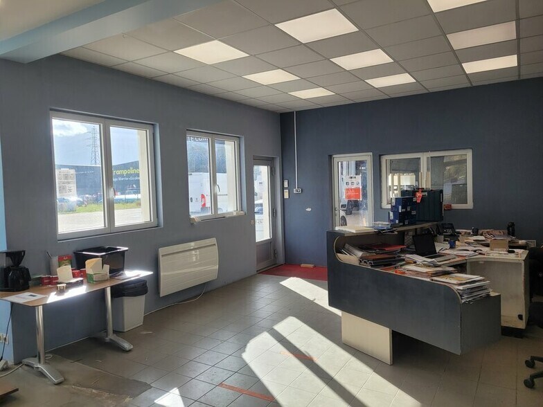 Flex in Sotteville-lès-Rouen for lease - Interior Photo - Image 3 of 7