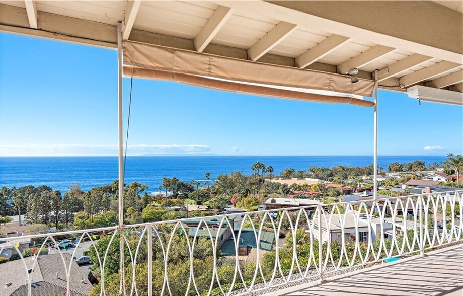 21722 Ocean Vista Dr, Laguna Beach, CA à vendre - Photo du bâtiment - Image 2 de 12