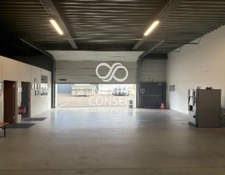 Industrial in Villeneuve-la-Garenne for lease - Building Photo - Image 2 of 8