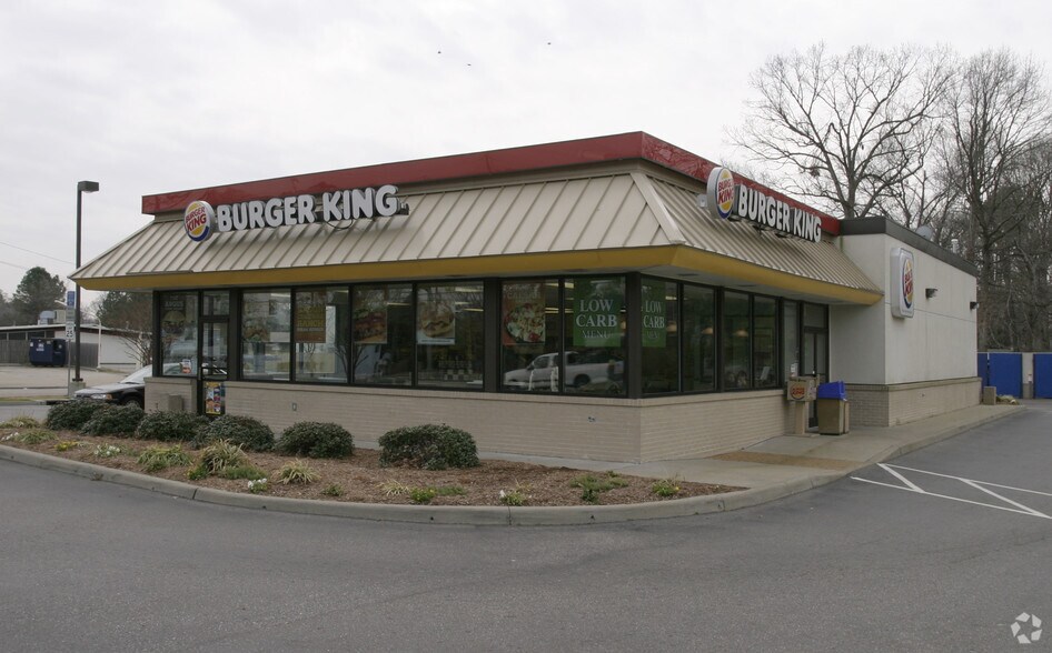 10721 Jefferson Ave, Newport News, VA for sale - Building Photo - Image 2 of 4