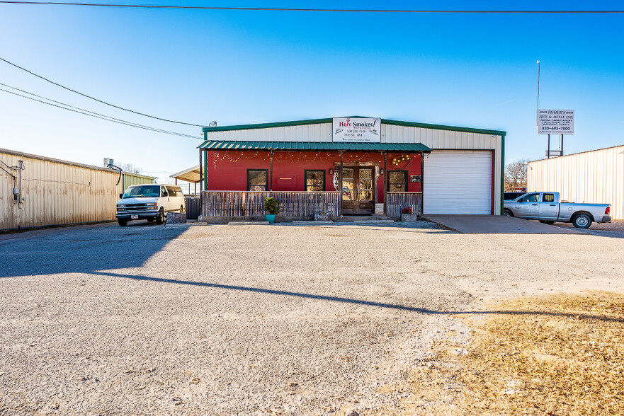 2704 Commerce St, Marble Falls, TX for lease - Building Photo - Image 2 of 14