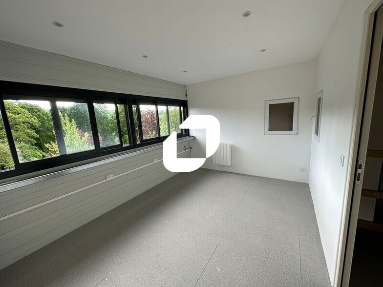 Route De Mantes, Mareil-sur-Mauldre for lease - Interior Photo - Image 3 of 4
