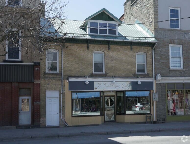 4 Gore St E, Perth, ON à vendre - Photo principale - Image 1 de 2