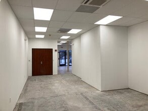 2400 Mall Cir, Fort Worth, TX for lease Interior Photo- Image 2 of 3