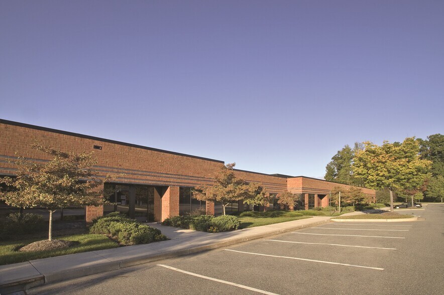 7130 Columbia Gateway Dr, Columbia, MD à louer - Photo du bâtiment - Image 1 de 4