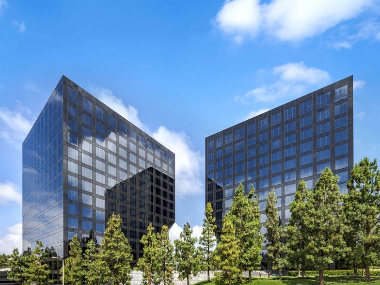 19800 MacArthur Blvd, Irvine, CA à louer - Photo du bâtiment - Image 3 de 6