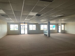 1600 S State St, Jerseyville, IL for lease Interior Photo- Image 2 of 6