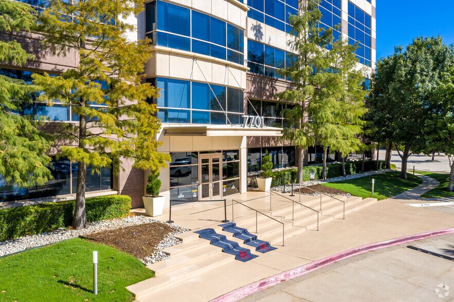 7701 Las Colinas Rdg, Irving, TX à louer - Photo du bâtiment - Image 3 de 5