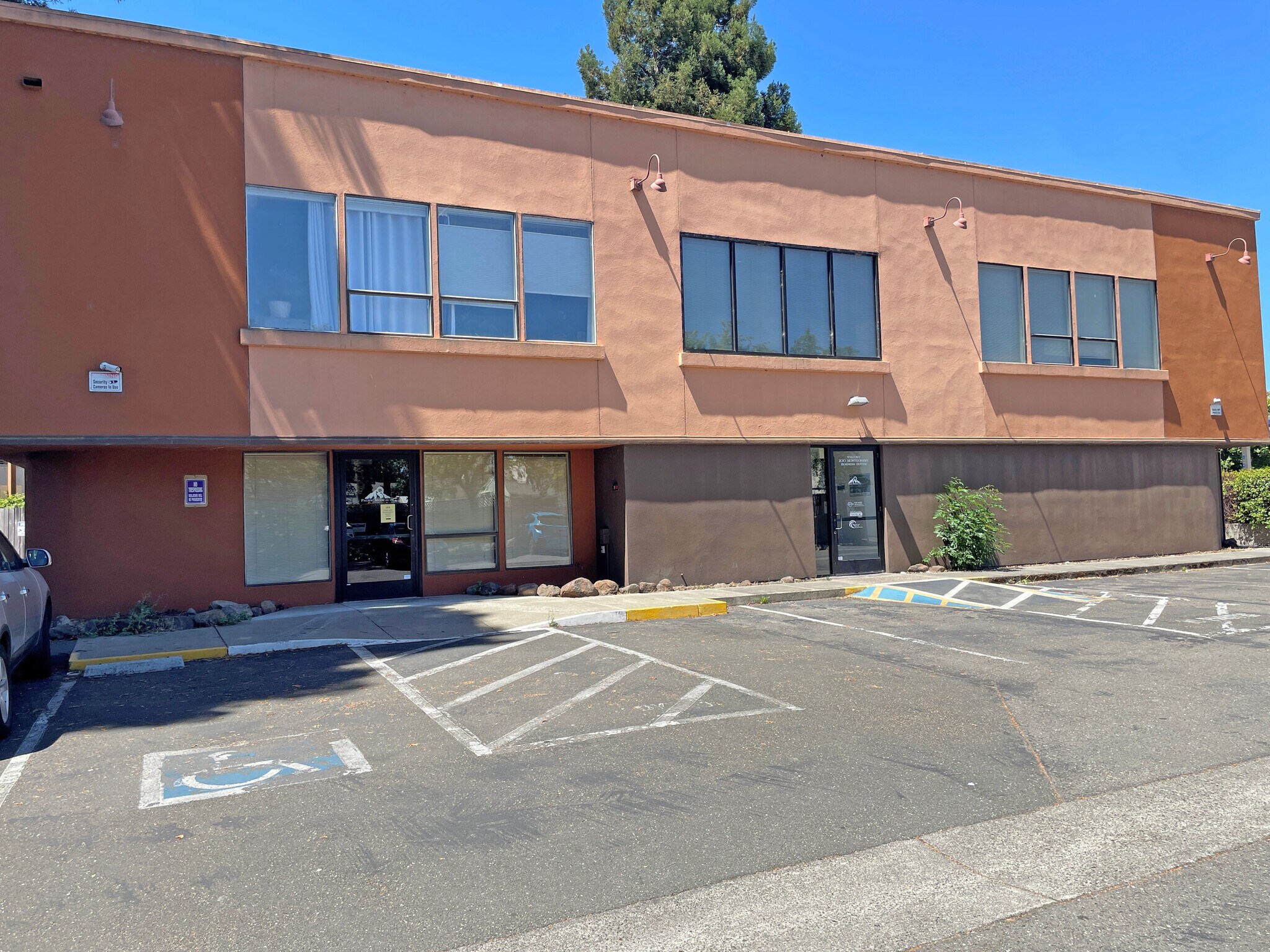 200 Montgomery Dr, Santa Rosa, CA for lease Building Photo- Image 1 of 4