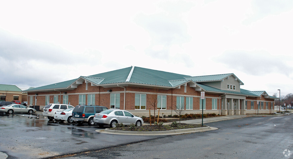 8239 Meadowbridge Rd, Mechanicsville, VA for lease - Primary Photo - Image 1 of 3