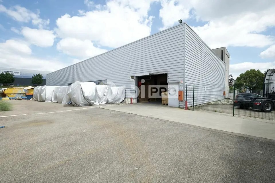 Flex in Chaponnay for lease Building Photo- Image 1 of 4