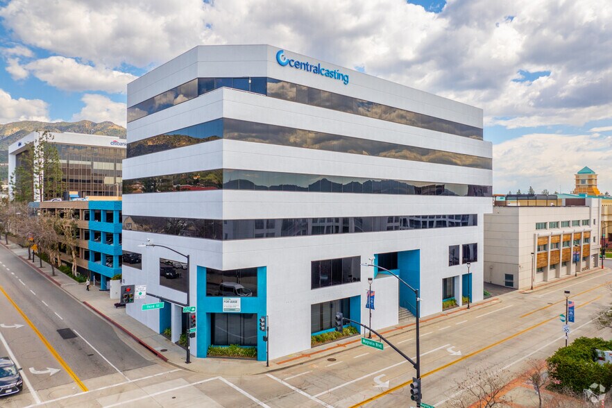 300 E Magnolia Blvd, Burbank, CA à louer - Photo principale - Image 1 de 10