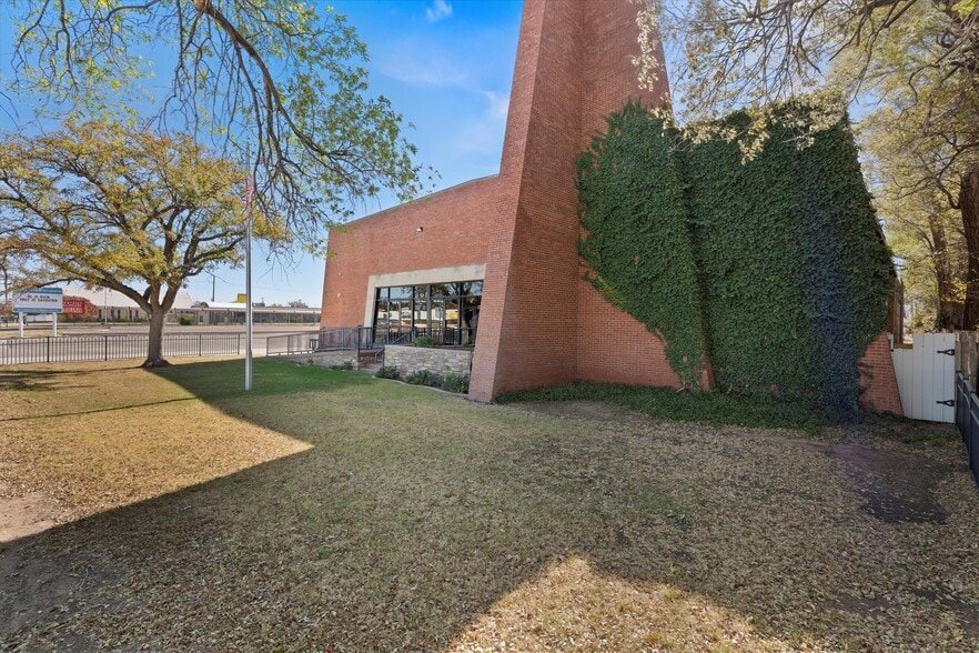1911 34th St, Lubbock, TX for sale - Building Photo - Image 1 of 44
