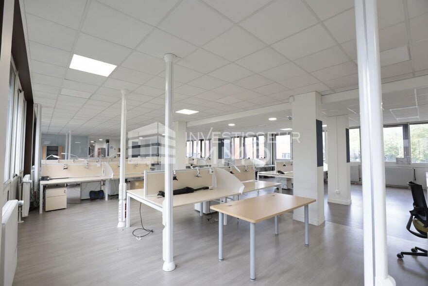 Office in Creteil for lease - Interior Photo - Image 2 of 5