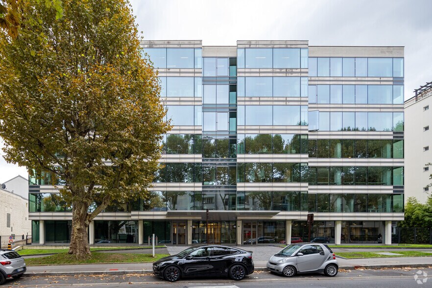 Bureau dans Neuilly-sur-Seine à louer - Photo du bâtiment - Image 1 de 3